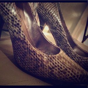 Banana Republic Snake Skin pumps